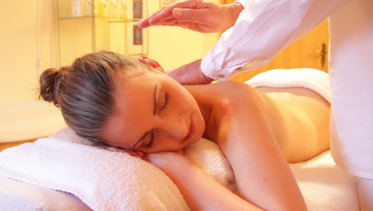 Masaż relaksacyjny, klasyczny, sportowy – czy samodzielne wykonanie masażu jest bezpieczne?