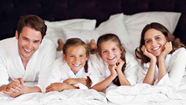 Jak wybrać hotel podczas wakacji z dziećmi?