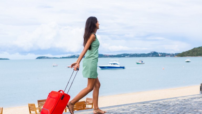 Jak wybrać walizkę na wakacje nad morzem?
